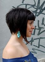 asymetryczne fryzury krótkie - uczesanie damskie z włosów krótkich zdjęcie numer 137A